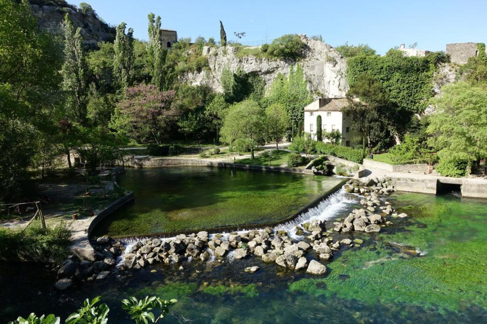Le Mas Saint Jean Mézoargues Eksteriør billede